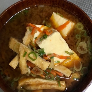 豆腐とにんじんと京あげの味噌汁